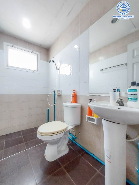 *****บ้านเดี่ยวมือสองย่านนนทบุรี ม.คุณาภัทร3 บ้านกล้วย-ไทรน้อย เนื้อที่กว้างขวางถึง 52.5 ตร.ว. ฟังก์ชันจัดเต็ม 4 ห้องนอน 3 ห้องน้ำ 2 ที่จอดรถ แถมฟรี! 4 เครื่องปรับอากาศ บนทำเลแห่งการเดินทาง ใกล้รถไฟฟ้าสายมีม่วง "สถานีคลองบางไผ่" และทางด่วน "ศรีรัช" ราคาคุ้มสุดในย่าน!